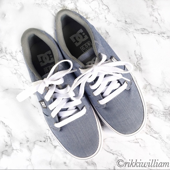 NWOT Blue & White DC Sneakers - Picture 3 of 6